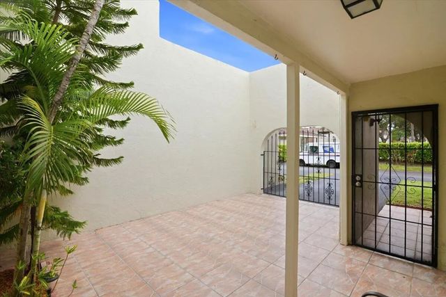 5 of 37 - 275 Jacaranda Drive, Plantation, FL