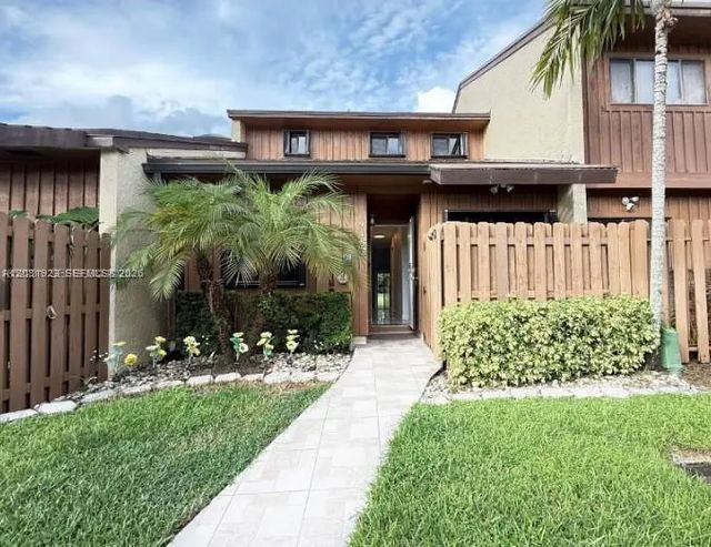 4182 S Pine Island Road, Davie
