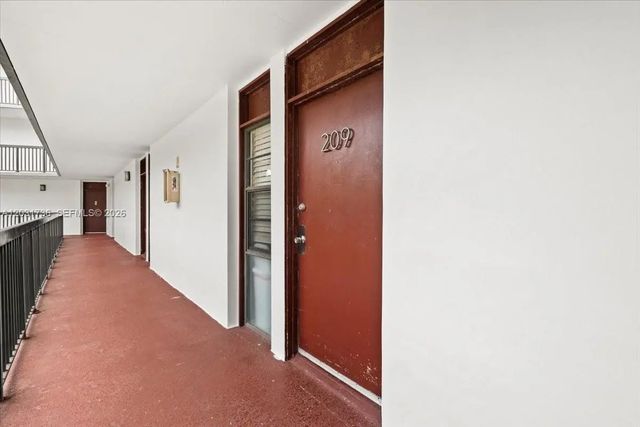 4 of 33 - 3101 N Country Club Drive #209, Aventura, FL