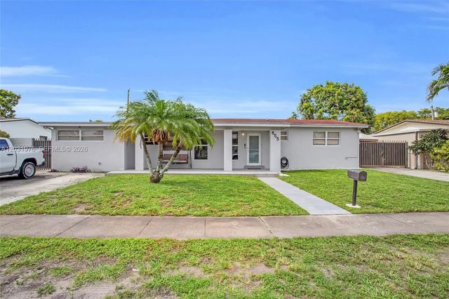 855 W 70th Place, Hialeah