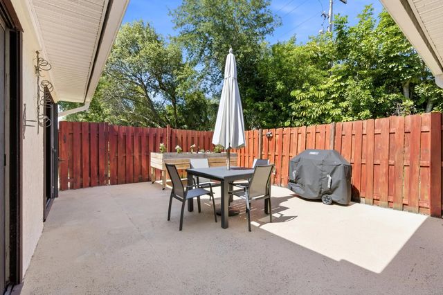 5 of 27 - 4353 Woodstock Drive #b, West Palm Beach, FL