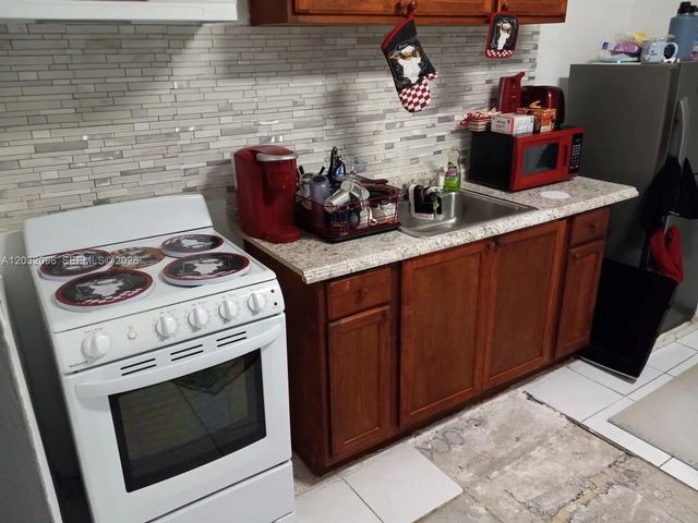 3 of 25 - 1100 Nw 57th Street, Miami, FL