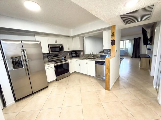 3 of 25 - 1200 Sw 137th Avenue #305e, Pembroke Pines, FL