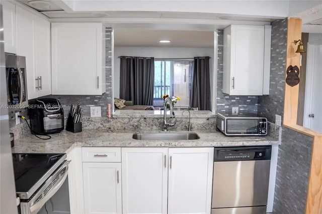 5 of 25 - 1200 Sw 137th Avenue #305e, Pembroke Pines, FL