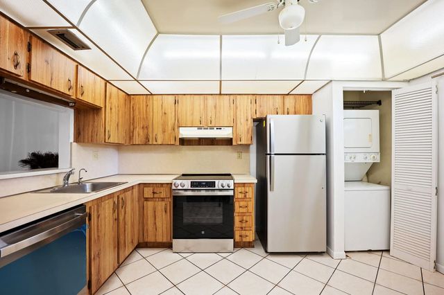 900 Colony Point Circle #121, Pembroke Pines