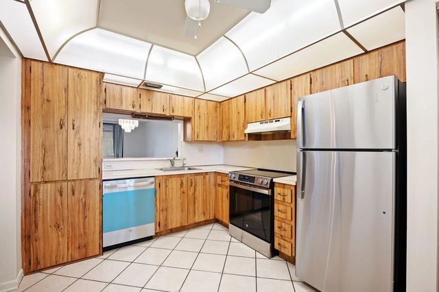 5 of 39 - 900 Colony Point Circle #121, Pembroke Pines, FL