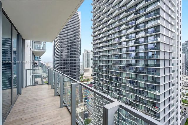4 of 25 - 88 Sw 7th Street #2302, Miami, FL