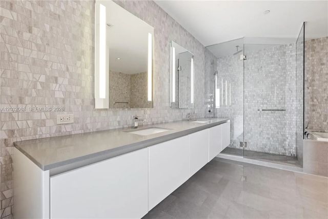 5 of 25 - 88 Sw 7th Street #2302, Miami, FL