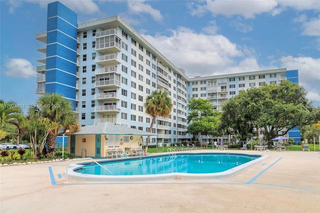 4200 Hillcrest Drive #504, Hollywood
