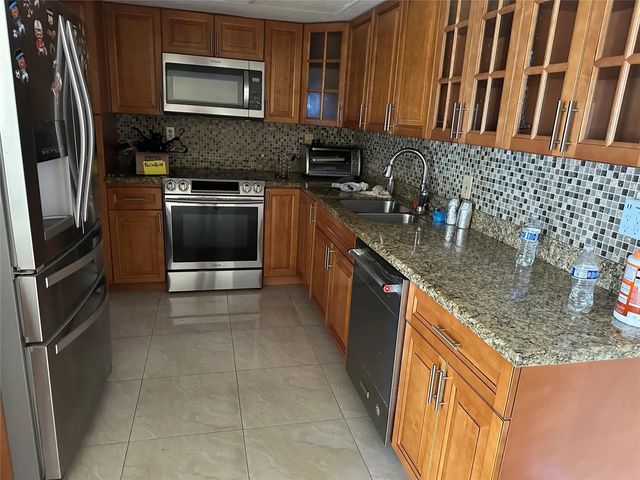5049 Nw 42nd Street, Lauderdale Lakes