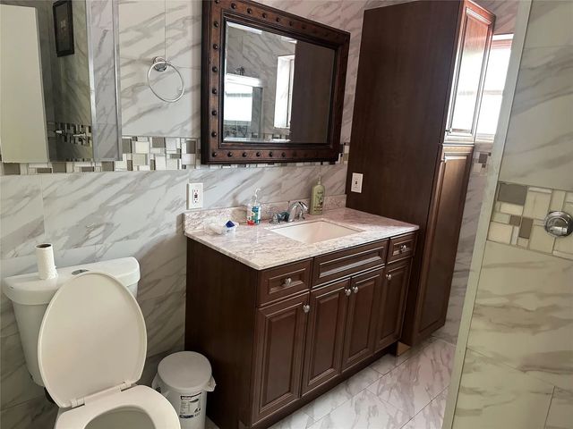 3 of 11 - 5049 Nw 42nd Street, Lauderdale Lakes, FL