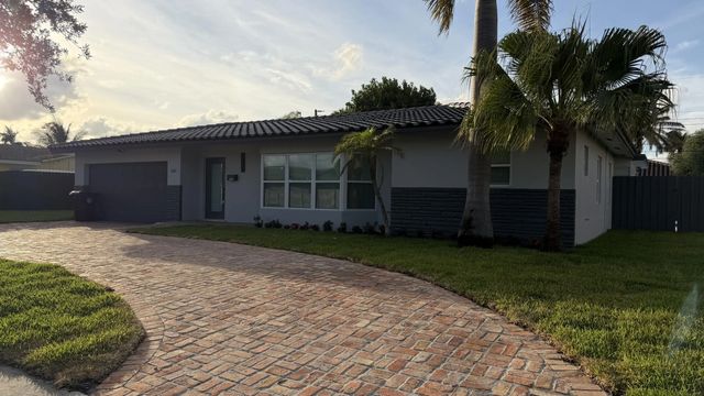 3 of 25 - 2521 Ne 45th Street, Lighthouse Point, FL