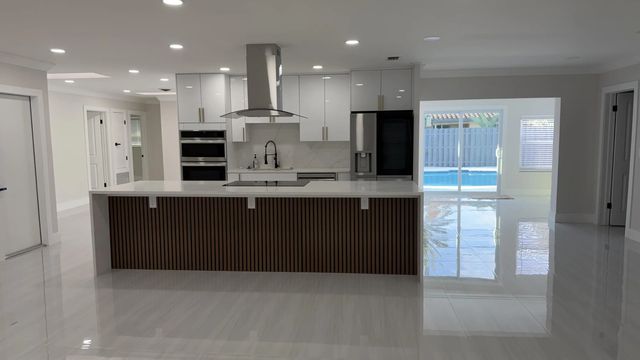 4 of 25 - 2521 Ne 45th Street, Lighthouse Point, FL