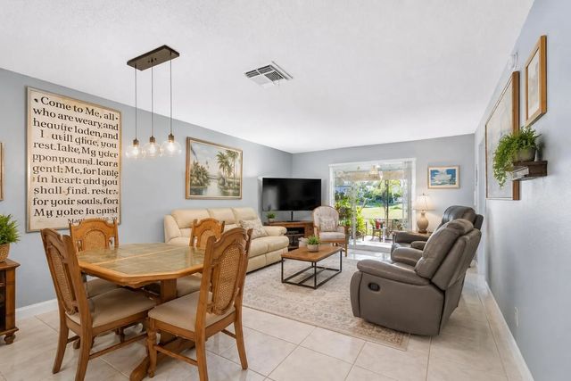 4 of 22 - 2017 Sw Golf Lane #113, Boynton Beach, FL