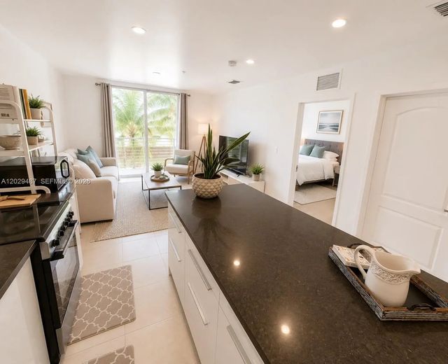 4 of 23 - 945 Michigan Avenue #5, Miami Beach, FL
