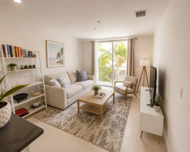 5 of 23 - 945 Michigan Avenue #5, Miami Beach, FL