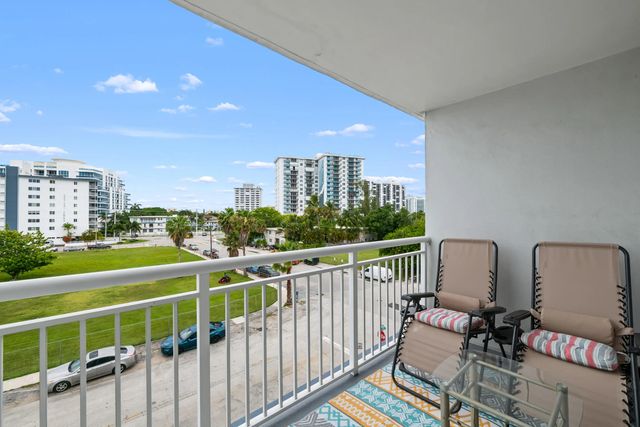 2 of 30 - 720 Orton Avenue #402, Fort Lauderdale, FL