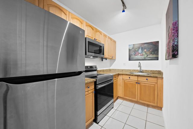 3 of 30 - 720 Orton Avenue #402, Fort Lauderdale, FL