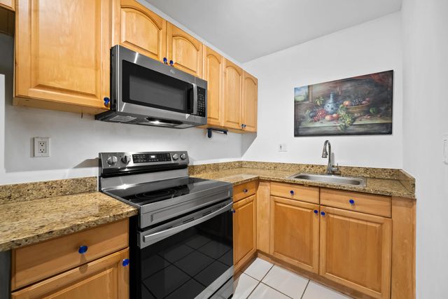 4 of 30 - 720 Orton Avenue #402, Fort Lauderdale, FL
