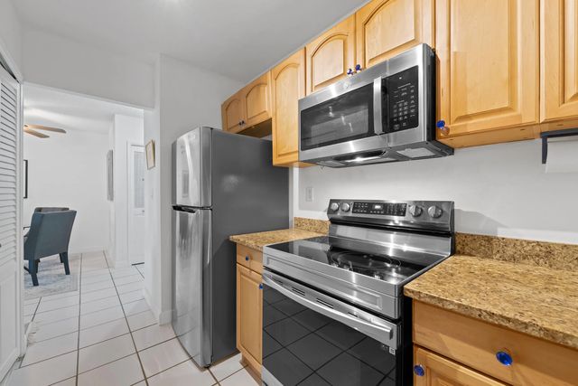 5 of 30 - 720 Orton Avenue #402, Fort Lauderdale, FL