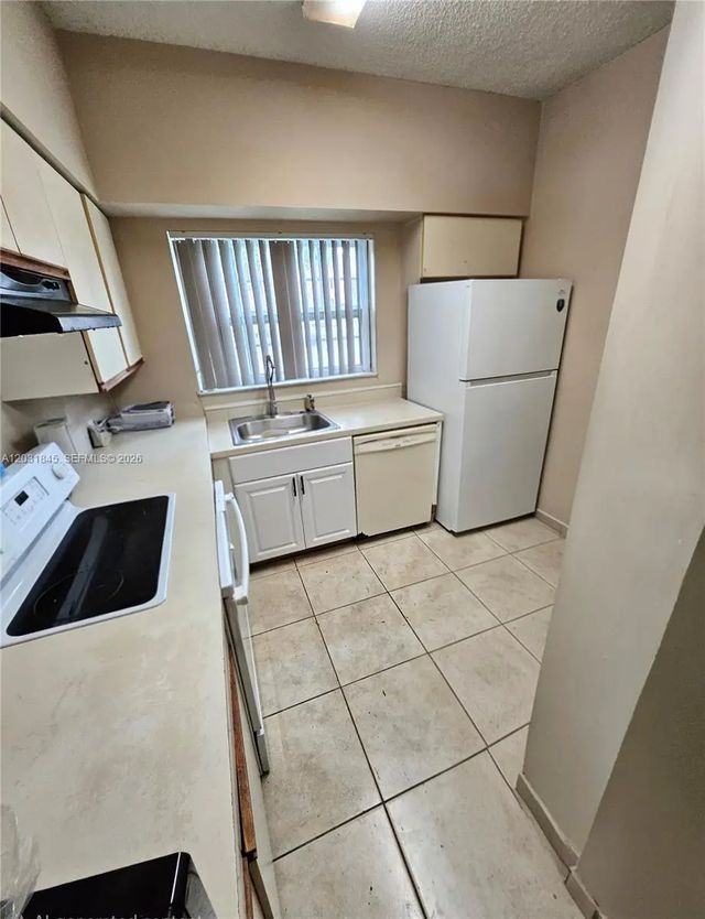 4 of 33 - 631 Cypress Lake Boulevard #e17, Deerfield Beach, FL