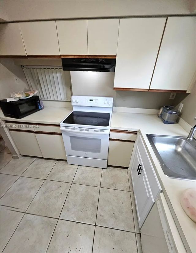 5 of 33 - 631 Cypress Lake Boulevard #e17, Deerfield Beach, FL