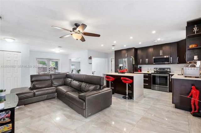 6810 Douglas Street, Hollywood