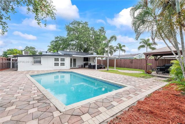 4 of 37 - 6810 Douglas Street, Hollywood, FL
