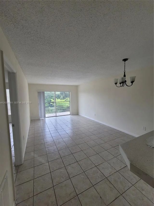 2800 Nw 56th Avenue #e401, Lauderhill