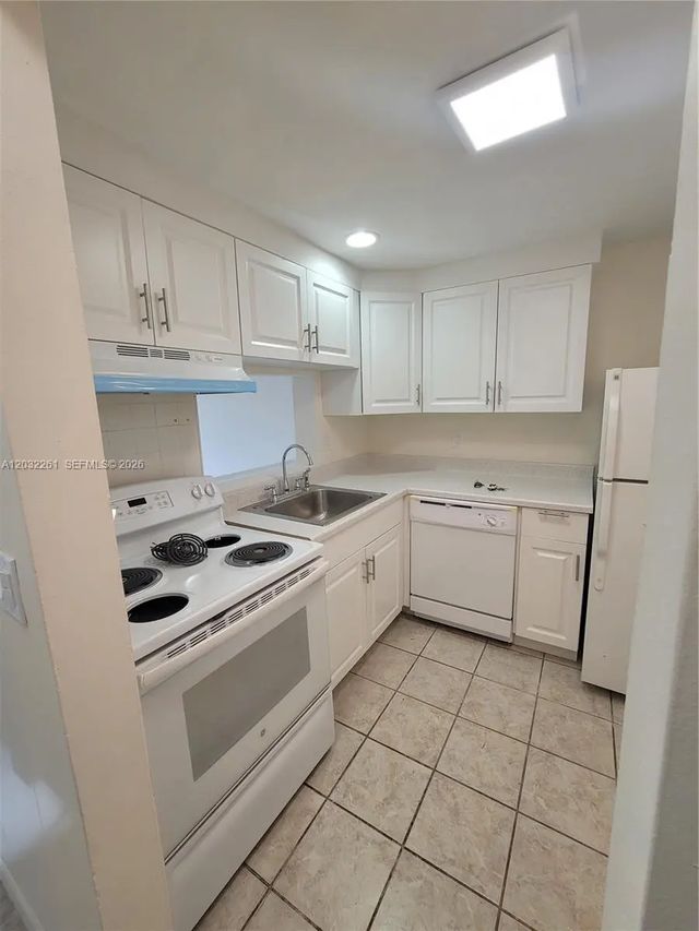 3 of 11 - 2800 Nw 56th Avenue #e401, Lauderhill, FL