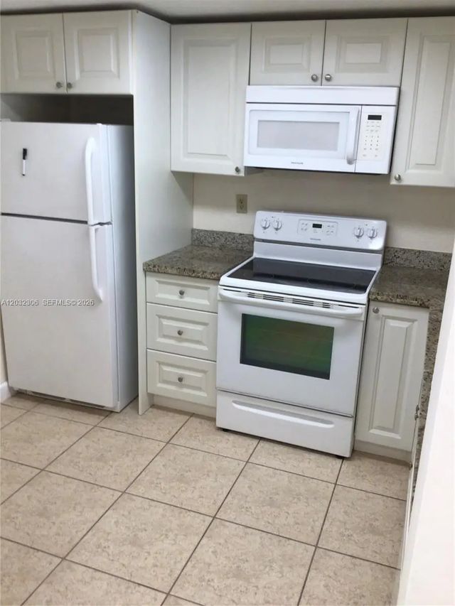 3 of 16 - 10975 Sw 107th Street #302, Miami, FL