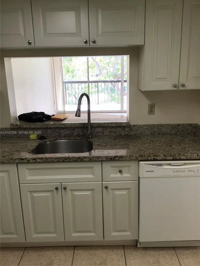 4 of 16 - 10975 Sw 107th Street #302, Miami, FL