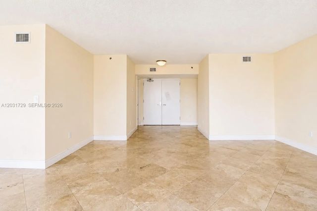 4 of 34 - 5900 Collins Avenue #601, Miami Beach, FL