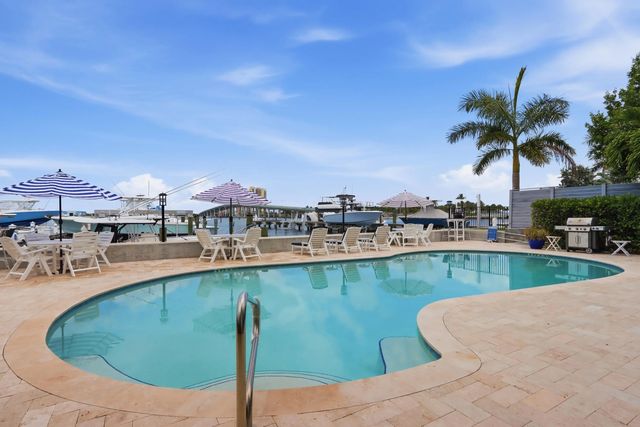 220 Lake Drive #206, Palm Beach Shores