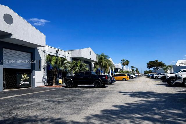 3 of 17 - 5501 Nw 74th Avenue #5501, Miami, FL