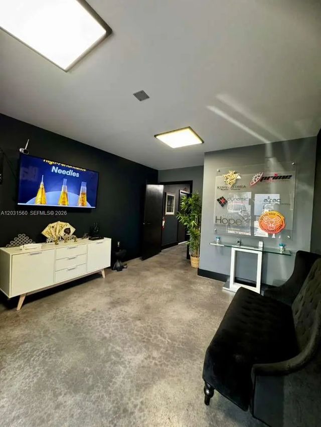4 of 17 - 5501 Nw 74th Avenue #5501, Miami, FL