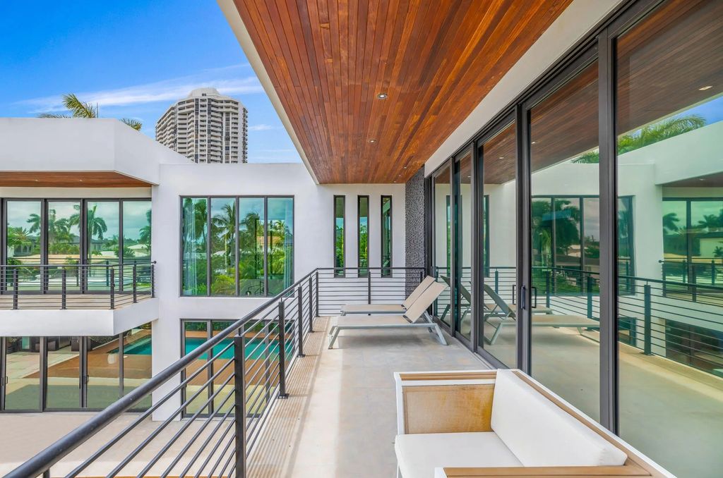3462 Ne 171st Street, North Miami Beach