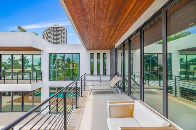 3462 Ne 171st Street, North Miami Beach