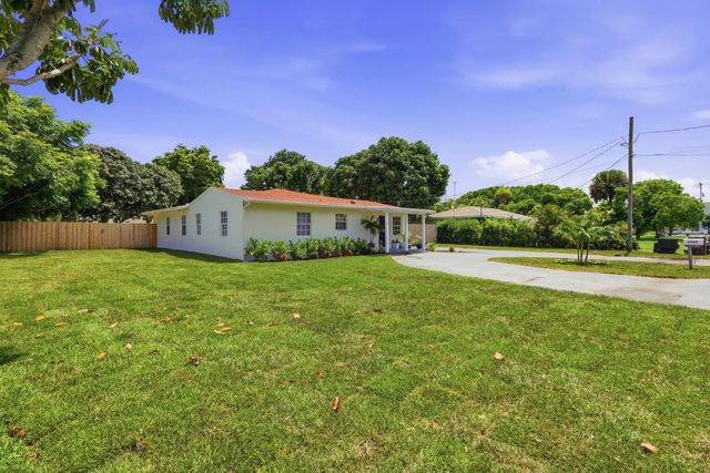 2 of 34 - 1900 Carissa Road, Lake Clarke Shores, FL