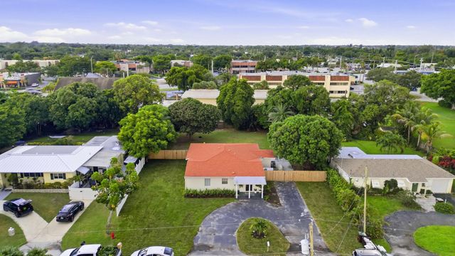 3 of 34 - 1900 Carissa Road, Lake Clarke Shores, FL