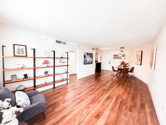 3 of 18 - 1881 Washington Avenue #4a, Miami Beach, FL
