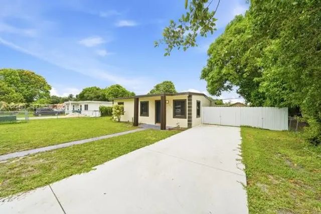 2520 Nw 160th Street, Miami Gardens