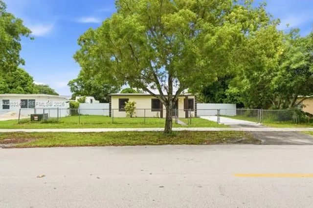 4 of 21 - 2520 Nw 160th Street, Miami Gardens, FL