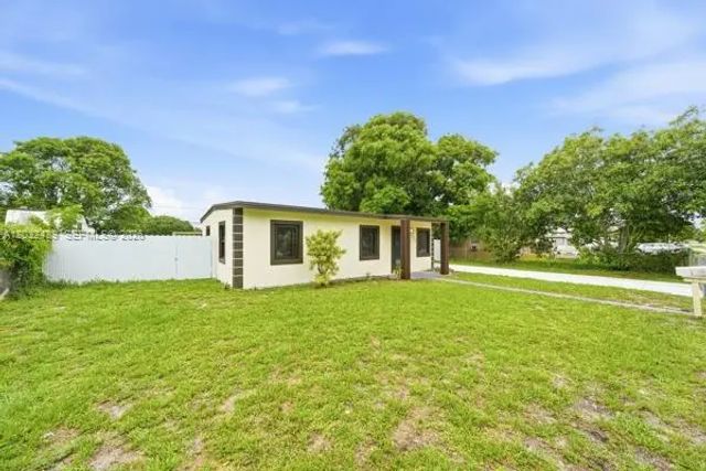 5 of 21 - 2520 Nw 160th Street, Miami Gardens, FL