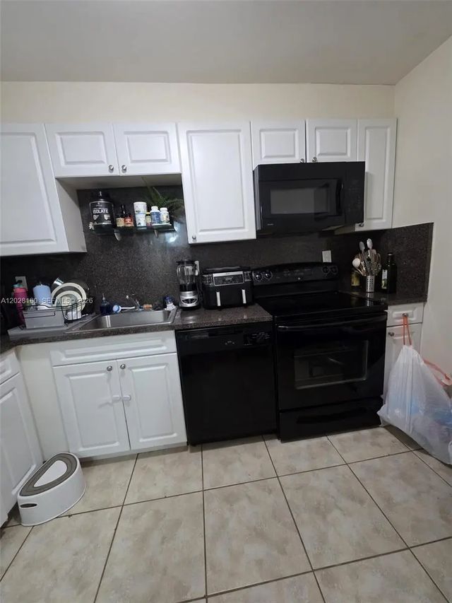 3 of 23 - 450 Commodore Drive #108, Plantation, FL