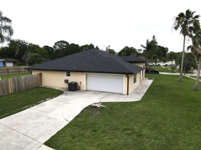 2 of 37 - 201 Ne Faring Avenue, Port St. Lucie, FL