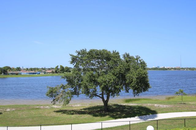 470 Executive Center Drive #3b, West Palm Beach