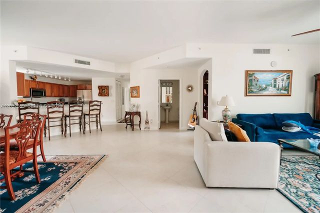 8390 Sw 72nd Avenue #707, Miami