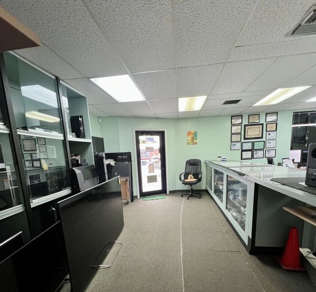 3 of 9 - 287 E Oakland Park Boulevard, Fort Lauderdale, FL