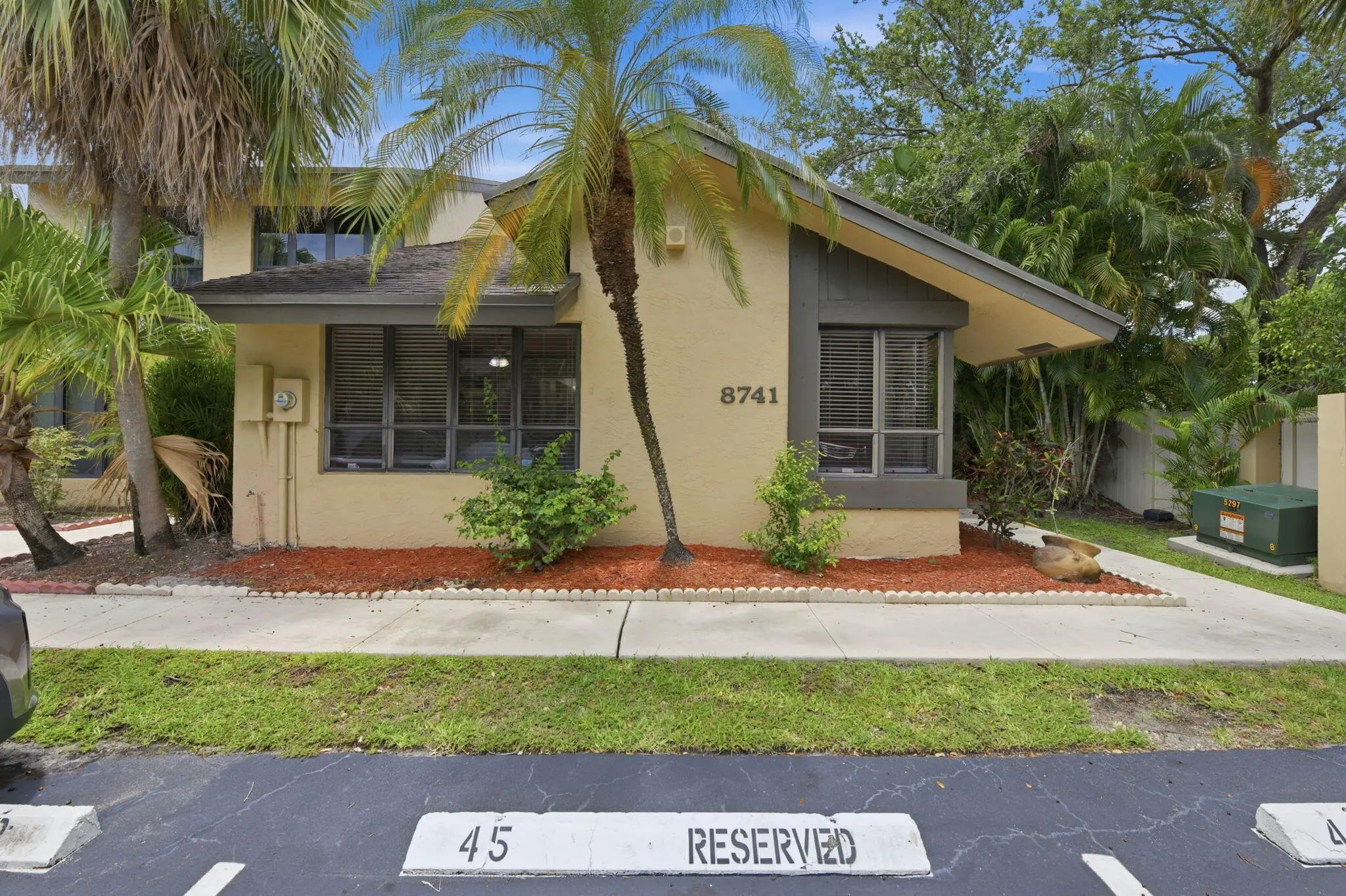 8741 Cleary Boulevard, Plantation